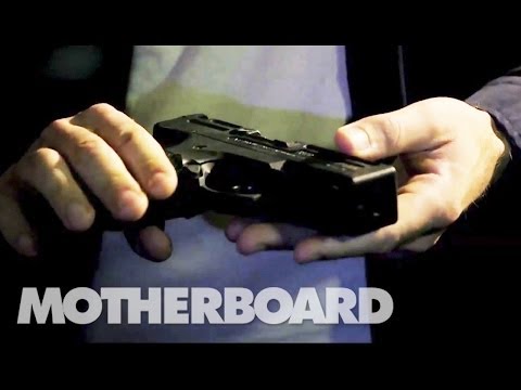 Buying Guns and Drugs on the Deep Web (Documentary)