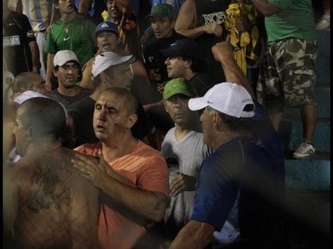 Barras de Rosario Central chocaron con la policía en Tucuman /// acaestalahinchada