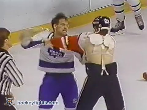 Behn Wilson vs Wendel Clark Feb 1, 1986