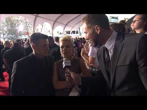 P!nk - Red Carpet Interview - AMA 2012