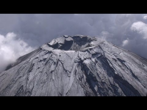 富士山うっすら雪化粧 平年より１８日早く