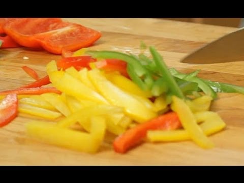 Los Angeles Times Test Kitchen tip: Breaking down a bell pepper