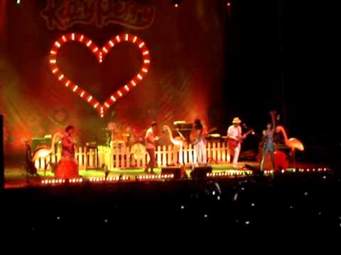 Katy Perry - Hot N Cold Live Portugal, Hello Katy Tour 2009