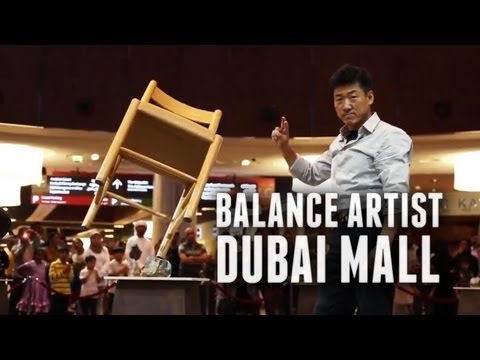 Balance Artist In Dubai Mall — What Is This Sorcery?! o_O (SNAP!)