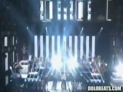 Janelle Monae Performs *Queen* With Erykah Badu @ Awards qyw