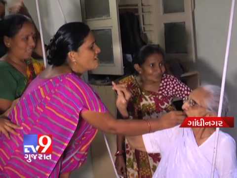 Tv9 Gujarat - Vadnagar :  Native of Modi celebrates with Mother Hira Ba