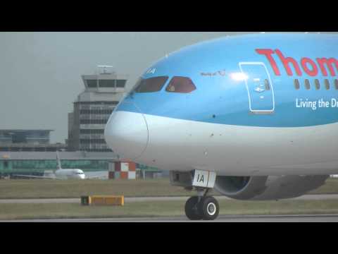 Argument between Thomson Boeing 787 pilot and Air traffic controller at Sanford Airport 26.7.13