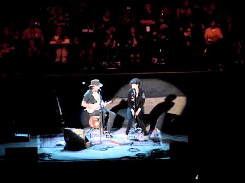 Eddie Vedder & Régine Chassagne - Tonight You Belong To Me [10.22.11]