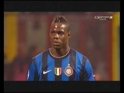 Mario Balotelli insulta pesantemente il pubblico interista in Inter 3-1 Barcellona