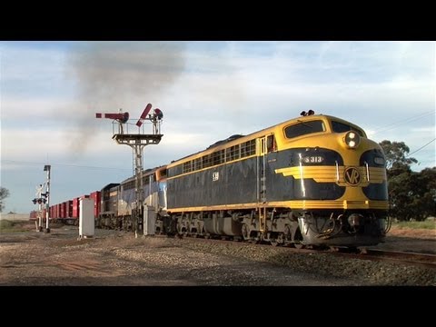 VR S Class passing Semaphore Signals.  Thur 13/10/11