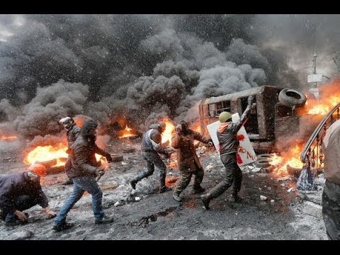 UKRAINE PROTESTS: - KIEV Turns into a BATTLEFIELD as RIOT POLICE & PROTESTERS CLASH