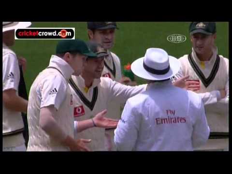 Angry Ponting clashes with umpire at MCG