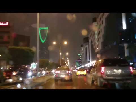 Kingdom Tower struck by lightning, Riyadh storm, 16 NOV 2013