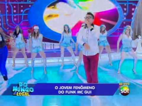 MC Gui canta seus sucessos no Domingo Legal