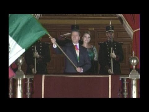 Peña Nieto lee Grito de Independencia mientras lo abuchean - completo