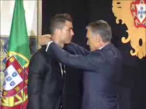 Ronaldo recebe medalha de grande oficial da Ordem do Infante D. Henrique