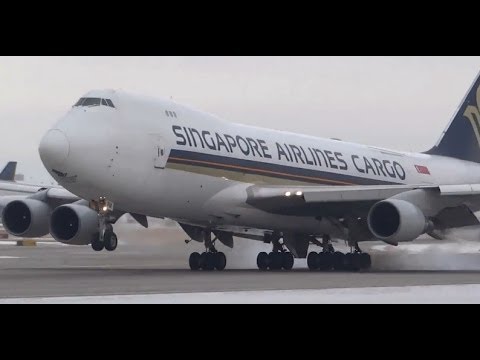 Heavy Jets, Landings and Reverse Thrust - Plane Spotting at Chicago O'Hare International Airport