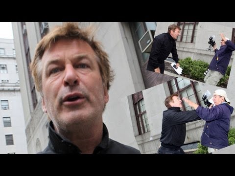 Alec Baldwin punches New York Daily News photographer