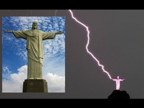 RIO DE JANEIRO, BRAZIL'S CHRIST THE REDEEMER STATUE STRUCK BY LIGHTNING THURSDAY (JAN 19, 2014)