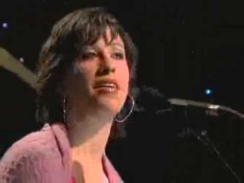 ALANIS MORISSETTE - EVERYTHING (Live acoustic 2004)