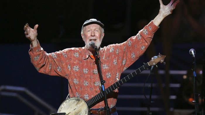 Pete Seeger: Iconic US folk singer and activist dies in New York aged 94