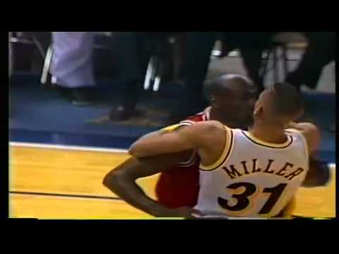 Michael Jordan Vs Reggie Miller BRAWL From 1993!