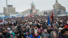 Ukraine protesters clear city hall