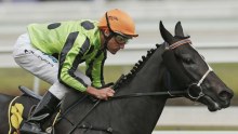 Oliver storms home on Commanding Jewel