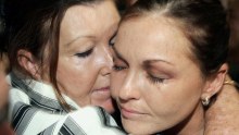 Schapelle Corby receives a kiss from her mother after being found guilty