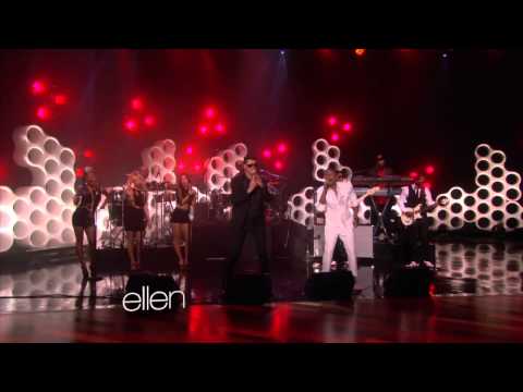 Robin Thicke and Pharrell Perform 'Blurred Lines'