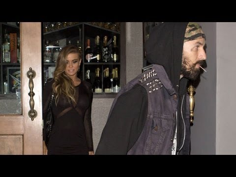 Travis Barker and Carmen Electra DATING?!