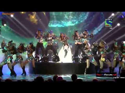 59th Filmfare Awards 2014 Priyanka Chopra Performances