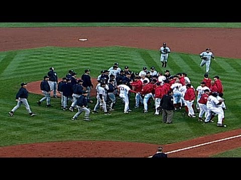 ALCS Gm3: Tempers flare, benches clear in Fenway