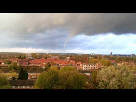 Windhoos/tornado boven Arnhem!