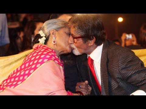 Jaya Bachchan Kisses Amitabh @ Screen Awards 2014