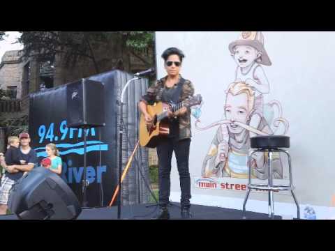 Vicci Martinez - Hold Me Darlin (Acoustic - Main Street Mile Boise)