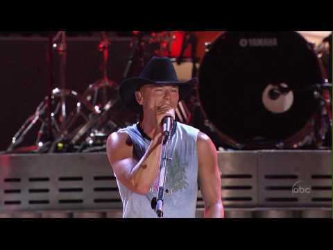 Kenny Chesney - I Go Back [LIVE] - High Definition