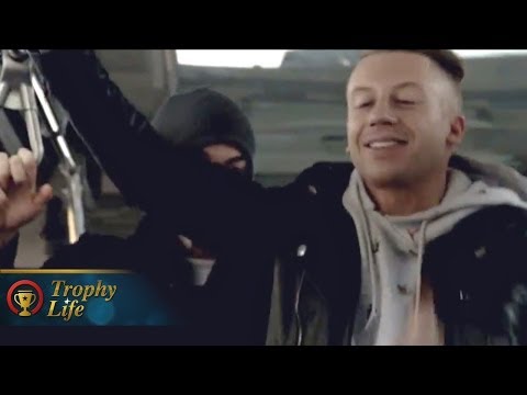 Macklemore & Ryan Lewis Surprise NYC Bus 