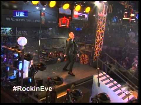 Macklemore with Ryan Lewis Thrift Shop/Can't Hold Us Live New Year's Eve 2014