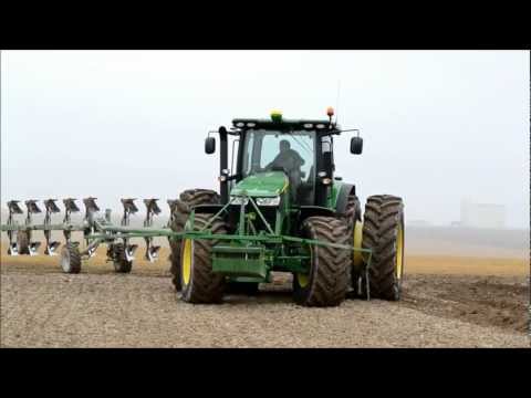 New John Deere 7280R Ploughing with big plough in France !