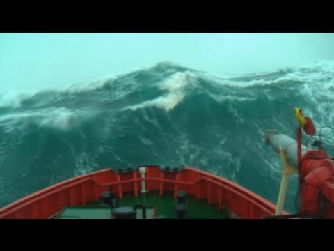 Massive wave hits ship