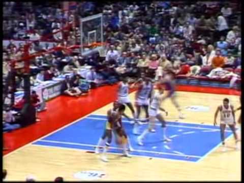 NBA Greatest Duels: Magic Johnson (23/12/20) vs Julius Erving (''Rock the Baby'' Dunk) (1983)