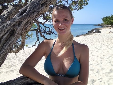 SWIMMING ON EAGLE BEACH ARUBA !