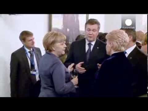 Video: Ukrainian President Yanukovych explains Ukraine-Russia relations to Merkel with body language