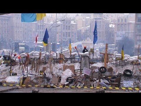 Protesters in Kiev Rebuild Barricades on Independence Square