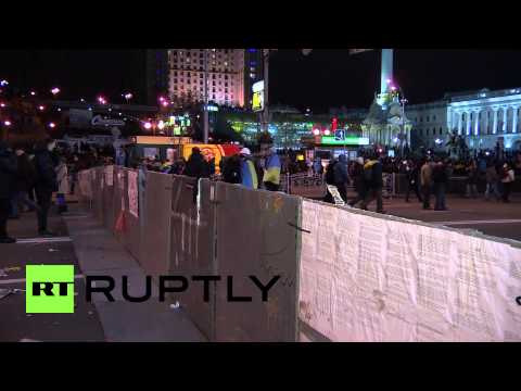 Ukraine: Protesters set up barricades around Independence Square