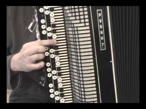 How to play chromatic accordion 'bayan'