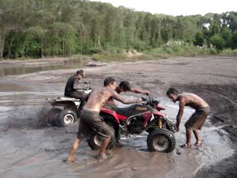 con el Banshee y el cerrucho en las tejas (Zarate)