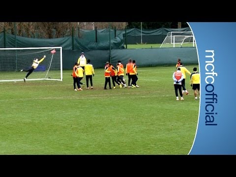 FREE KICKS Yaya v Fernandinho | Training at Manchester City