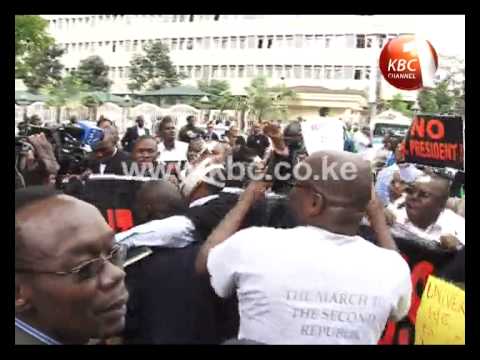 Kenyan journalists hold demo over media law